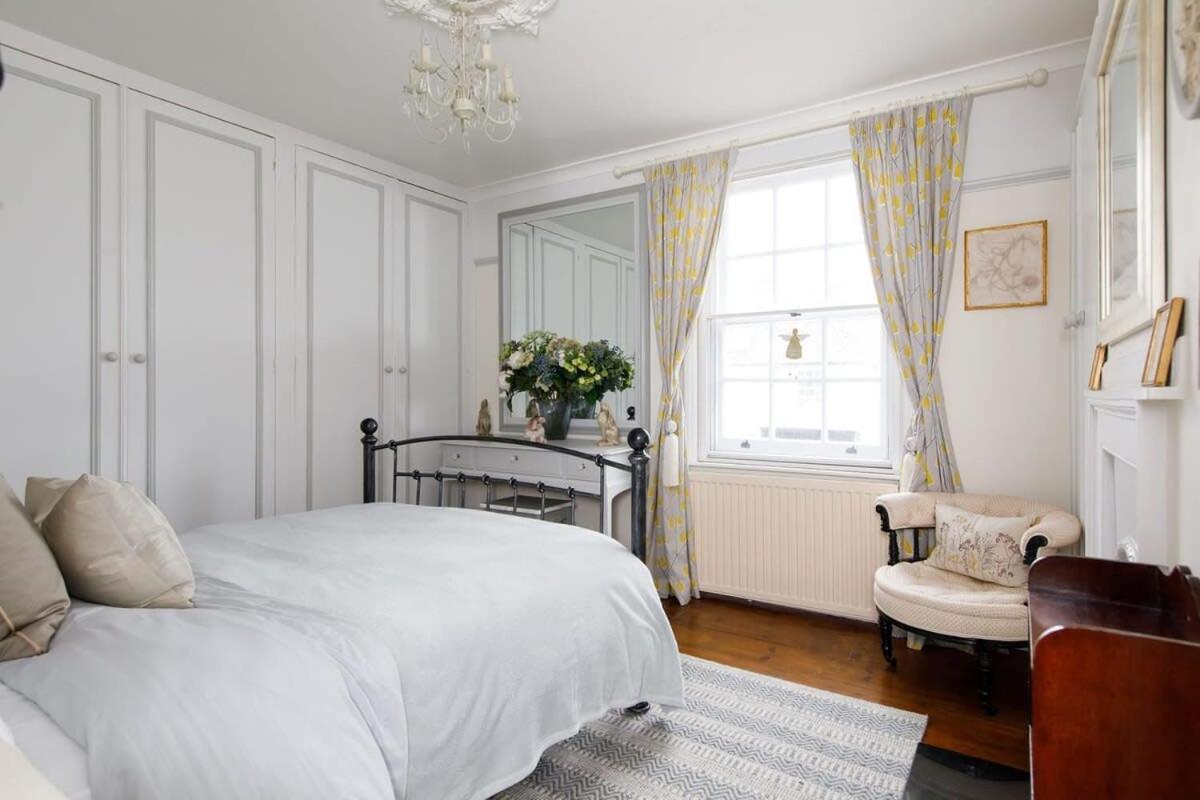 Beautiful Georgian Home In The Heart Of Chichester Exterior photo